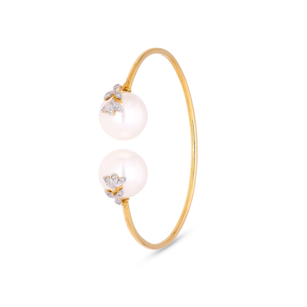 Classic 6-Petal diamond and pearl bangle